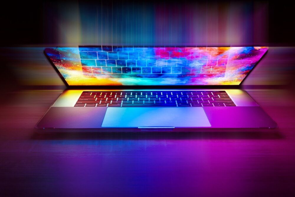 派手な光を放つPC