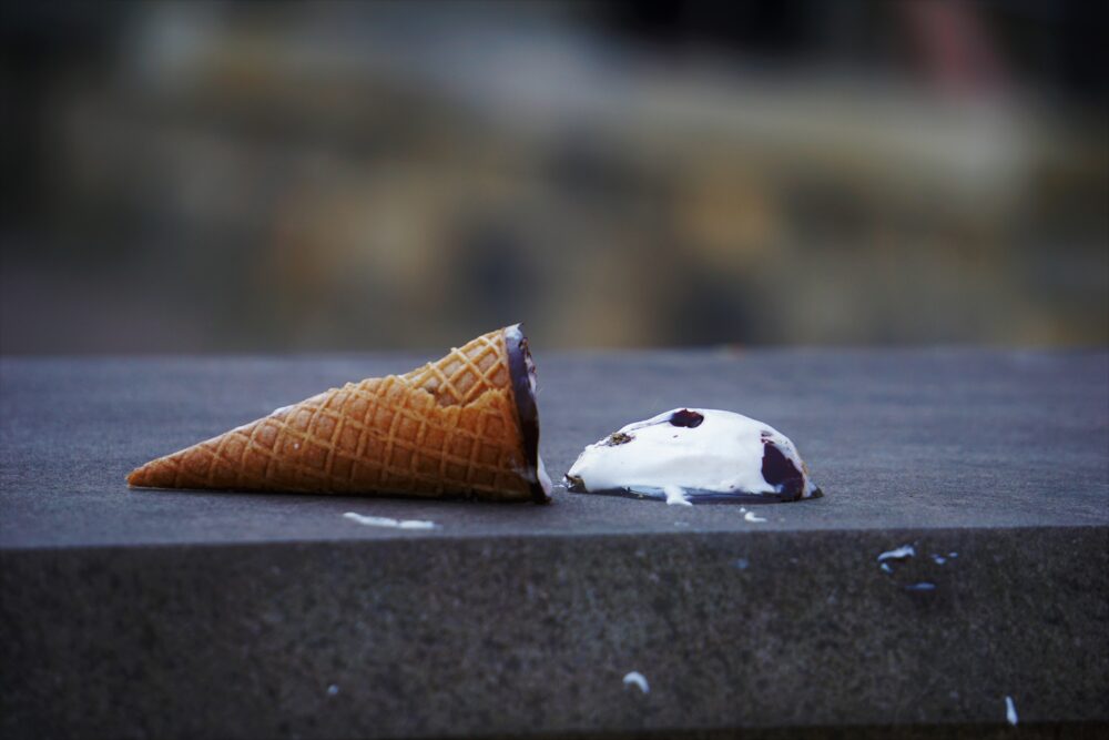落ちてしまったアイスクリーム