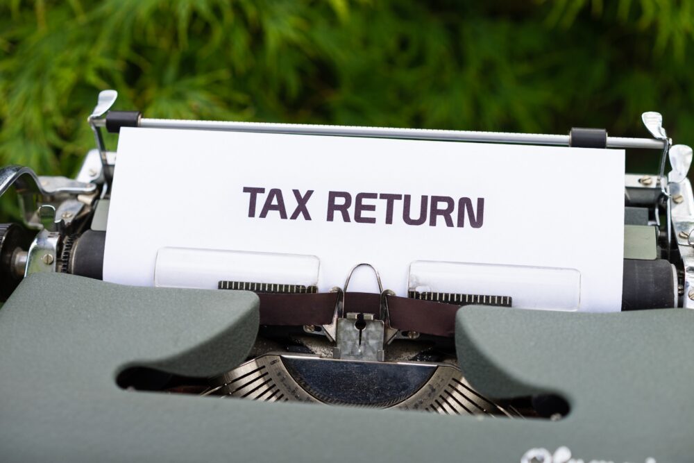 タイプライターでTAX RETURN